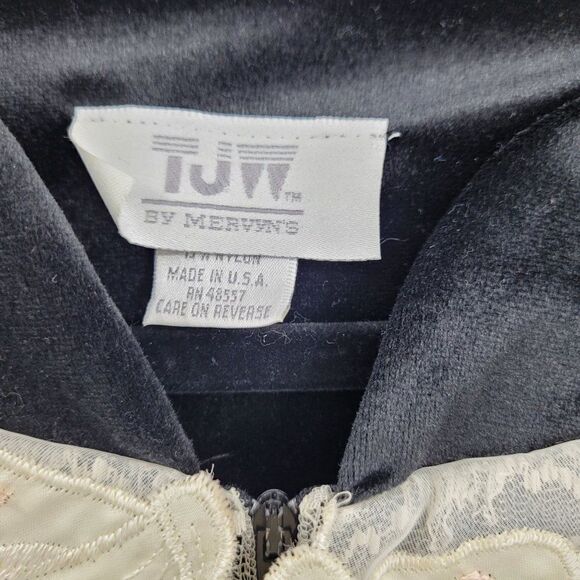 Mervyn's Velour Lace Embroidered Shawl Collar Cuffs Housecoat Robe Black Sz S - Picture 12 of 12